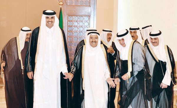 صاحب السمو الأمير الشيخ صباح الأحمد مستقبلا صاحب السمو الشيخ تميم بن حمد أمير دولة قطر