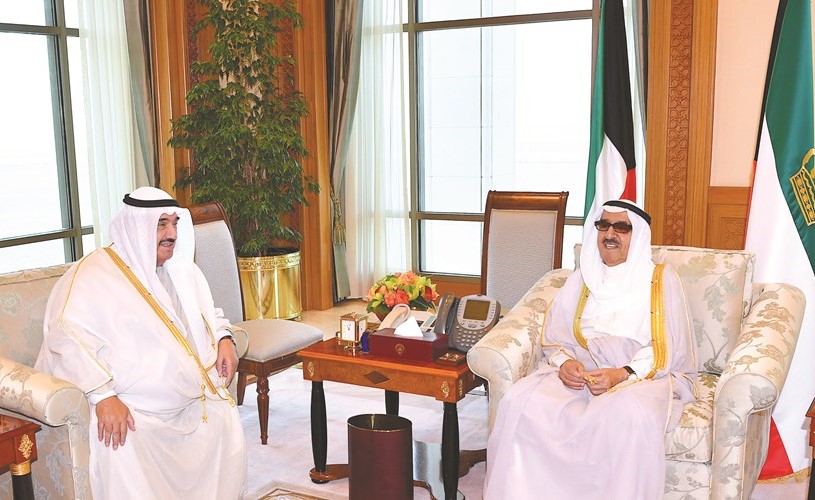 صاحب السمو الأمير الشيخ صباح الأحمد مستقبلا سمو الشيخ ناصر المحمد ﻿