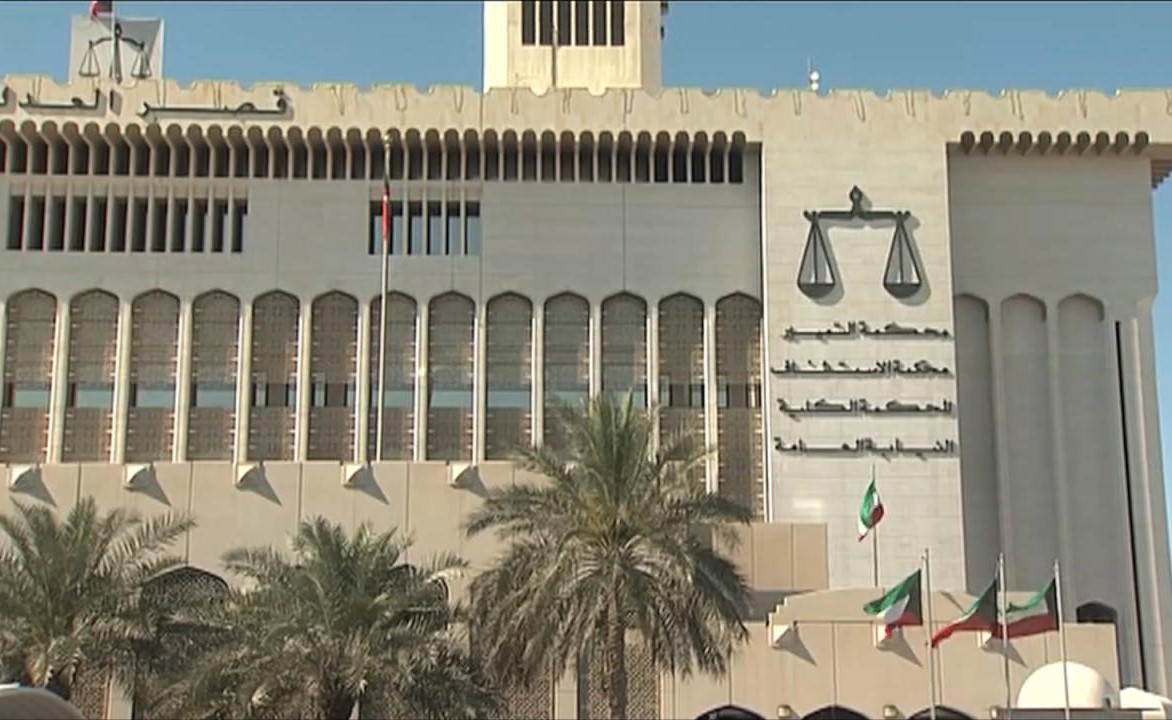 النيابة تأمر باستمرار حجز المحامين الخمسة إلى اليوم و7 من مندوبيهم 21 يوماً