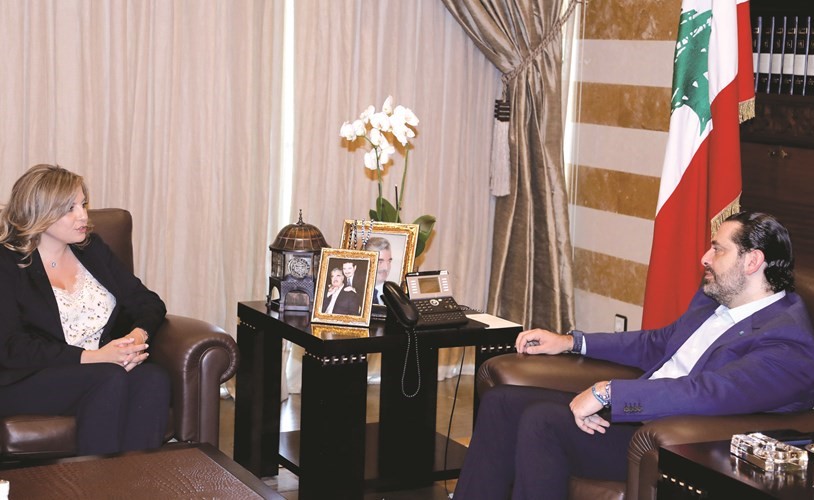 الرئيس المكلف سعد الحريري مستقبلا رئيسة الهيئة الوطنية لشؤون المرأة كلودين روكز عون مطالبة بأن يكون للمرأة حصة في الحكومة 	(محمود الطويل ) ﻿