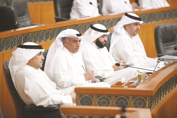 محمد المطير وشعيب المويزري وعبدالله فهاد ومبارك الحجرف﻿