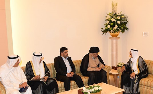 صاحب السمو الأمير الشيخ صباح الأحمد مستقبلاً مقتدى الصدر بحضور الشيخ صباح الخالد 