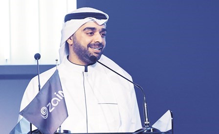 حمد العلي يقدم الحفل ﻿
