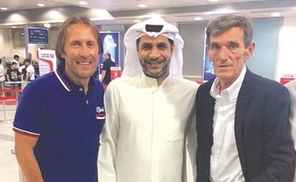 رادي في المطار قبل مغادرته البلاد ﻿