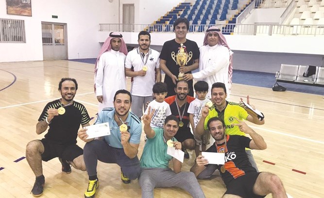 فريق جمعية الرقة عقب الفوز ببطولة اتحاد الجمعيات ﻿