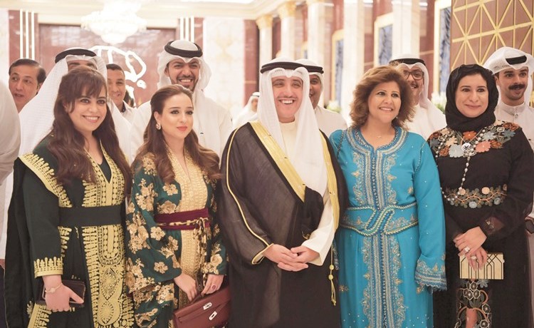 الشيخ د.احمد ناصر المحمد والشيخة جواهر الدعيج وعدد من الحضور﻿