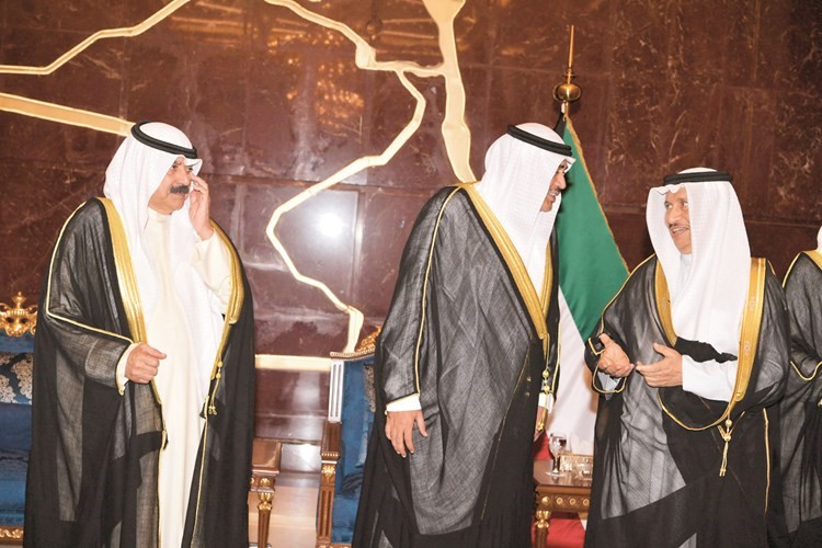 حديث بين سمو رئيس الوزراء الشيخ جابر المبارك والشيخ صباح الخالد بحضور خالد الجارالله 	(قاسم باشا) ﻿