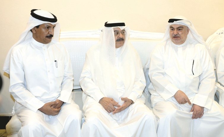 يوسف الجاسم متوسطا النائب خليل الصالح وبدر المطيري﻿