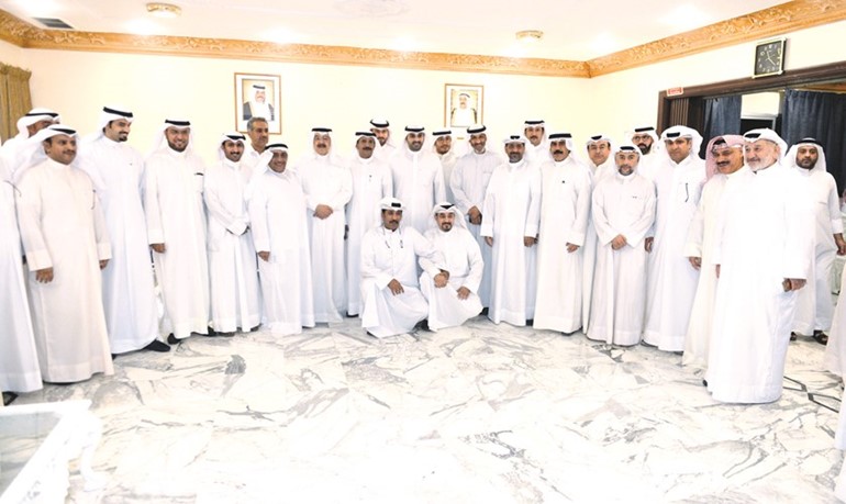 يوسف الجاسم وبدر المطيري والكابتن ناصر العجمي ومنصور العجمي وعدد من الحضور في غبقة جمعية الطيارين﻿