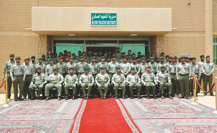 صورة جماعية للخريجين﻿