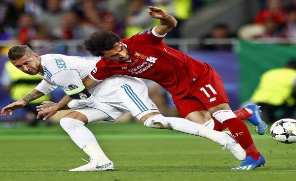 راموس تعمد إصابة صلاح... وهذا هو الدليل