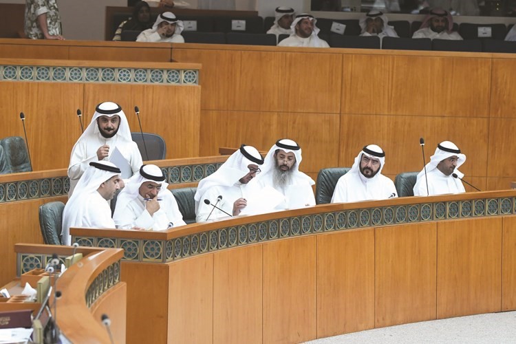 د.نايف الحجرف وسعدون حماد ونايف المدراس ود.فهد العفاسي وم.بخيت الرشيدي ود.عودة الرويعي ود.محمد الحويلة﻿
