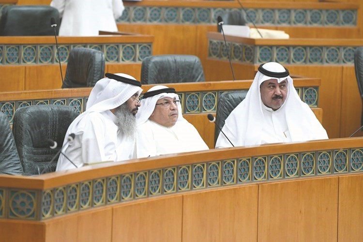خلف دميثير والشيخ خالد الجراح ونايف المرداس﻿