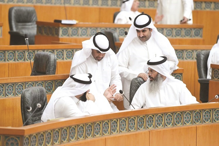 نايف المرداس وفراج العربيد وعمر الطبطبائي وعبدالله فهاد يتوسطهم الشيخ خالد الجراح﻿