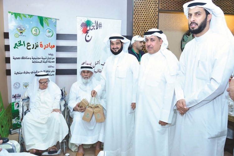 «الفروانية» وزعت القرقيعان على نزلاء دور الرعاية وذوي الاحتياجات الخاصة والإعاقة