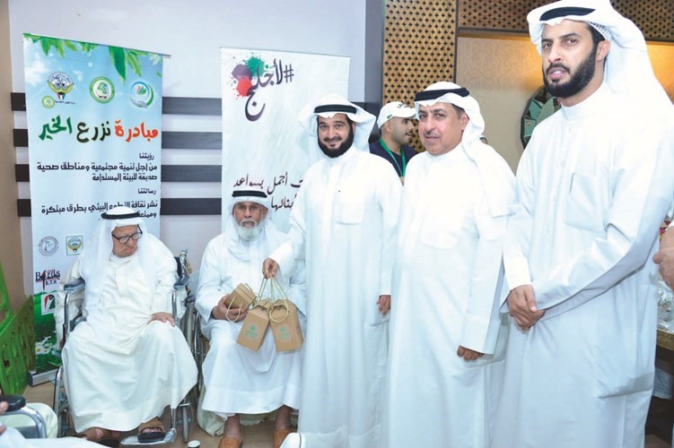 «الفروانية» وزعت القرقيعان على نزلاء دور الرعاية وذوي الاحتياجات الخاصة والإعاقة