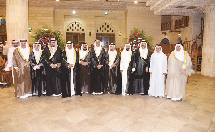 الشيخ علي الجابر وخالد المنشرح يهنئان اتحاد الدواوين	(محمد هنداوي)﻿