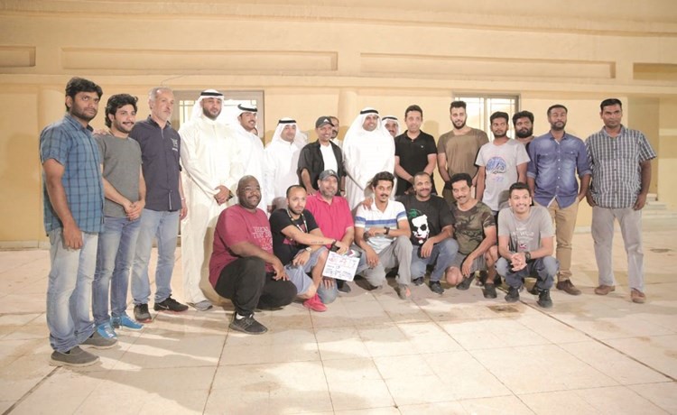 وزير الاعلام ووزير الدولة لشؤون الشباب محمد الجبري مع فريق العمل﻿