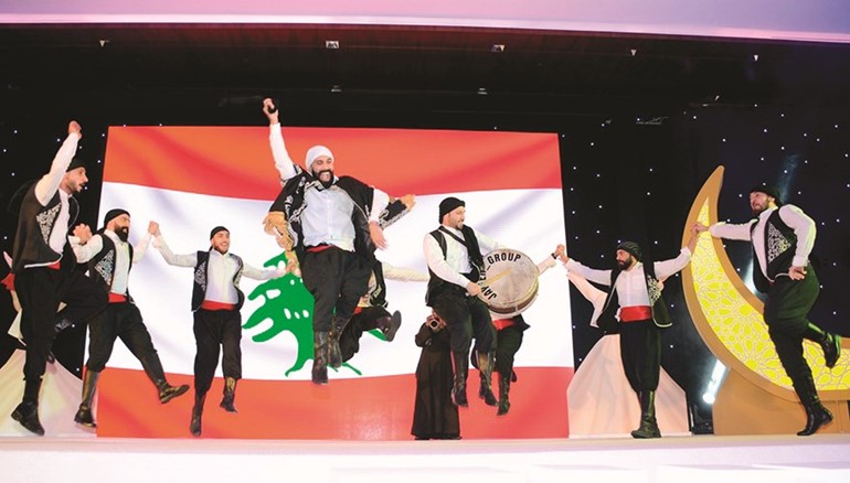 الدبكة اللبنانية حاضرة﻿