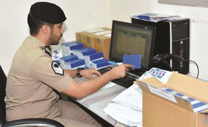 صورة أرشيفية لاستخراج الجوازات الإلكترونية الجديدة﻿