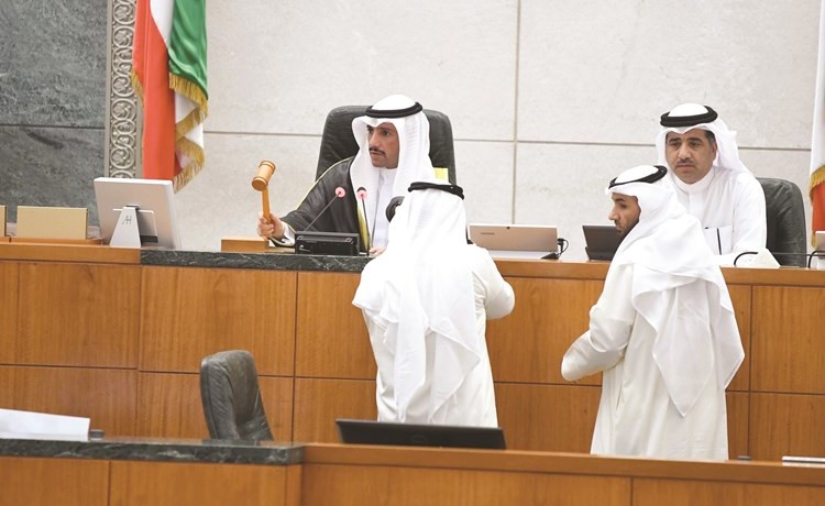 الرئيس مرزوق الغانم وأمين السر د.عودة الرويعي على المنصة- (هاني الشمري)﻿