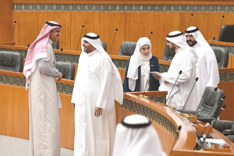 خالد العتيبي ومحمد الجبري ود.جنان بوشهري وأسامة الشاهين وسعدون حماد﻿