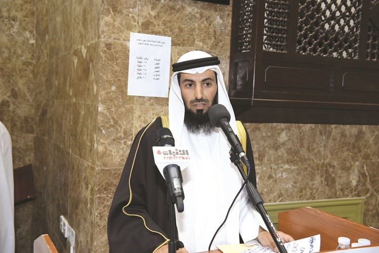 أحمد حمد البديح متحدثا خلال المسابقة﻿