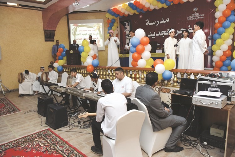 فقرة فنية للطلبة خلال الحفل﻿