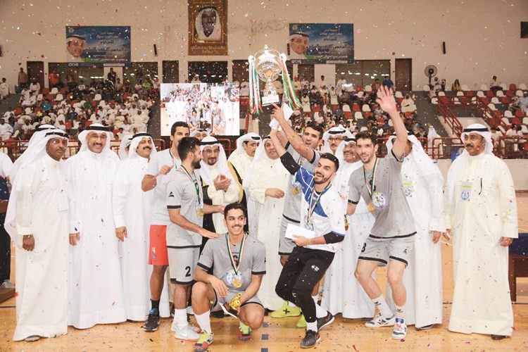  ولاعبو المصارف يحتفلون باللقب ﻿