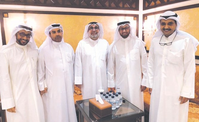المستشار علي البرجس ود.منصور السعيد ويوسف الفوزان ود.سعد البراك وخالد السعيد﻿
