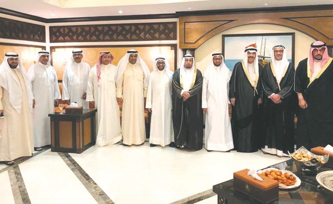 د.منصور السعيد وداود السابج وفالح الهبيدة وبعض الحضور﻿