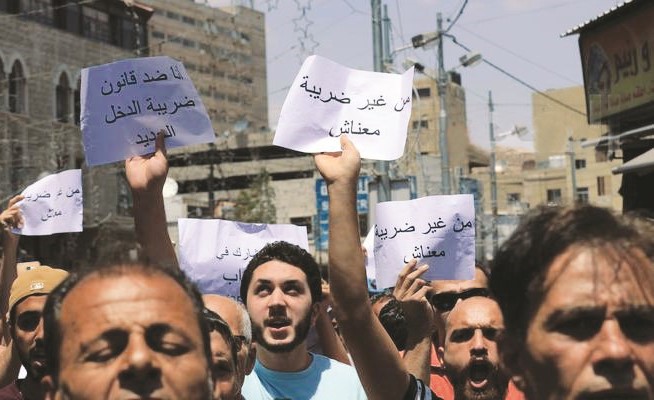 مسيرة احتجاجية تطالب بإسقاط الحكومة الاردنية امس﻿