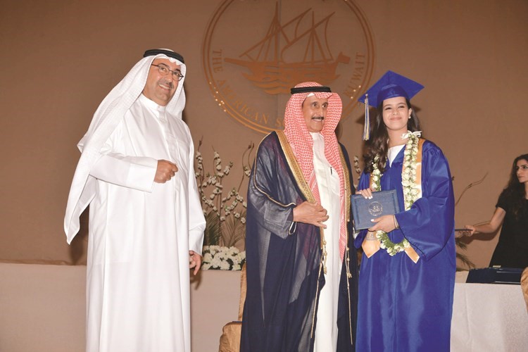 تكريم خريجة﻿