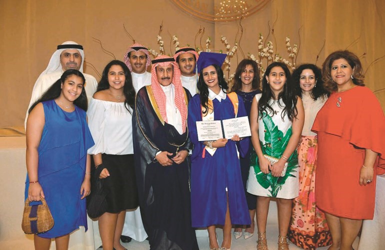 الشيخ د.إبراهيم الدعيج والشيخة جواهر إبراهيم الدعيج مع بدرية جاسم الغانم وأفراد أسرتها﻿