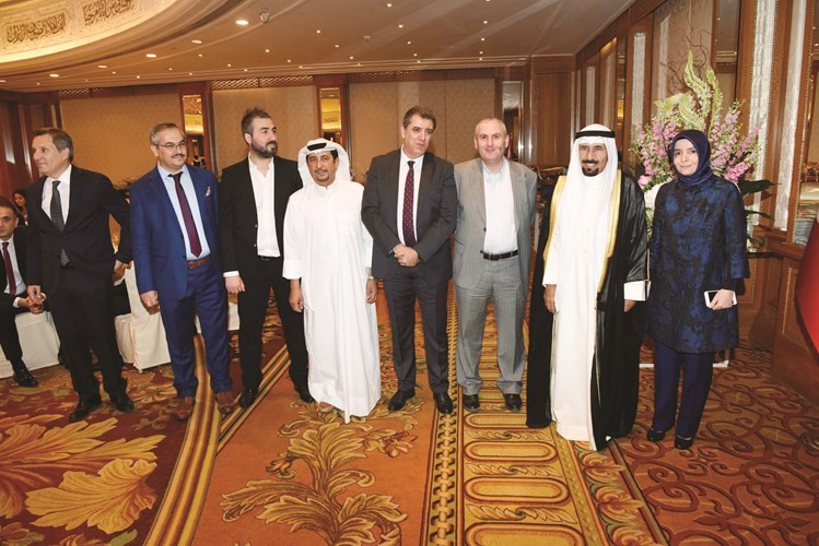 الشيخ علي الجابر يقدم التهاني للسفيرة التركية عايشة كويتاك خلال الغبقة الرمضانية ﻿