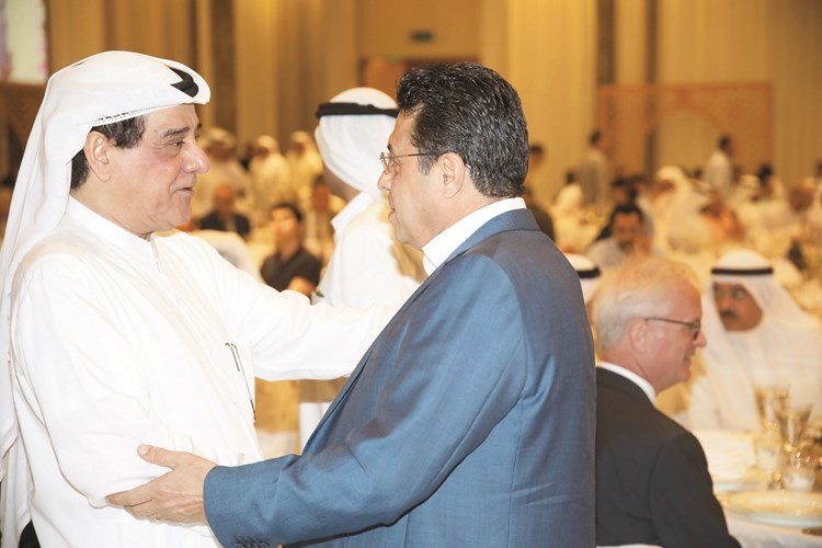 السفير المصري طارق القوني مهنئا عبدالفتاح معرفي﻿