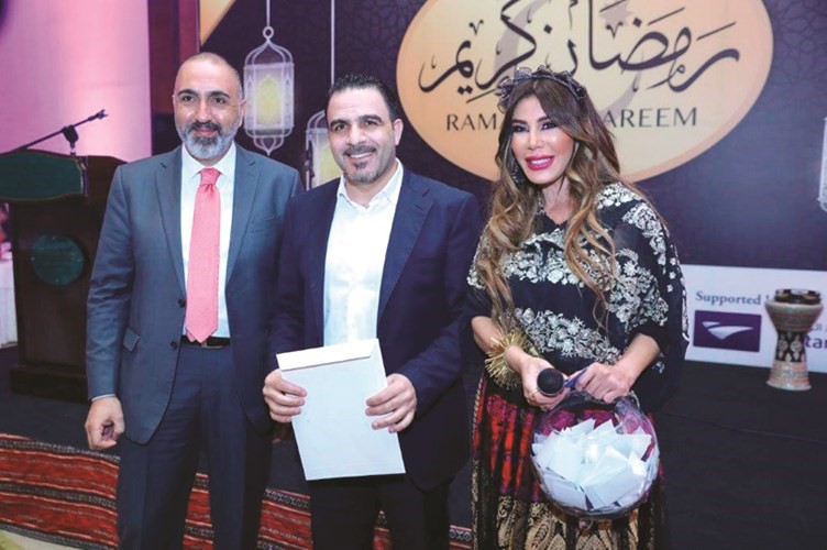يمنى شري خلال فقرة المسابقات﻿