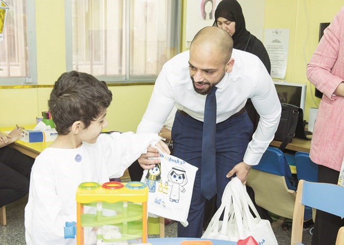 تقديم القرقيعان للأطفال﻿