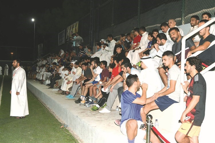 جانب من الجمهور الكبير في نهائي البطولة﻿