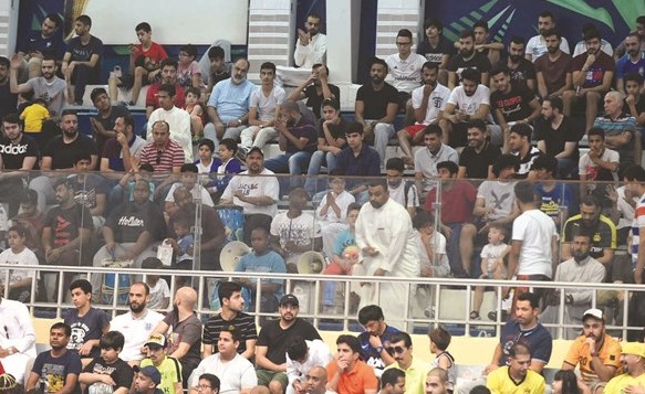 جمهور كبير حضر منافسات اليوم 17 ﻿