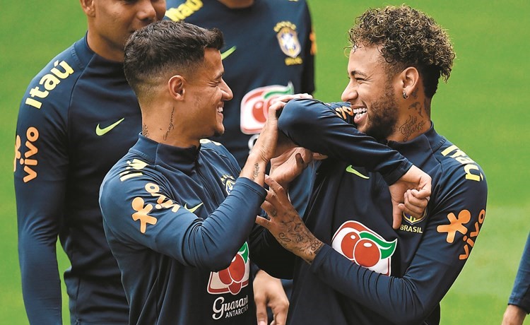 كوتينيو يرشح نيمار وصلاح