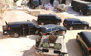قوة من شعبة المعلومات خلال عملية دهم مستودع للدهانات في الأوزاعي ضبطت في داخله كمية من المخدرات(محمود الطويل)﻿
