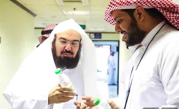بالصور.. السديس يدشن عبوات مياه زمزم الجديدة