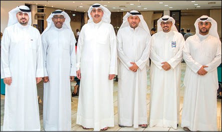 المشاركون في مائدة إفطار الطلبة