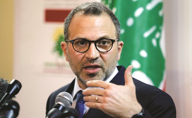 وزير الخارجية اللبناني جبران باسيل متحدثا خلال مؤتمر صحافي في بيروت امس	(رويترز)﻿