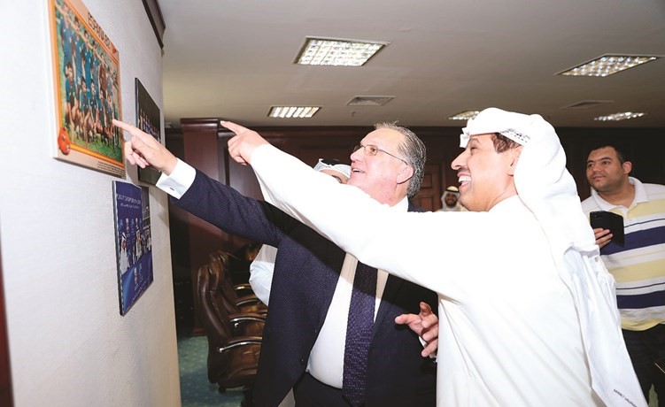فليطحوحديث الذكريات مع مدير الشركة ﻿