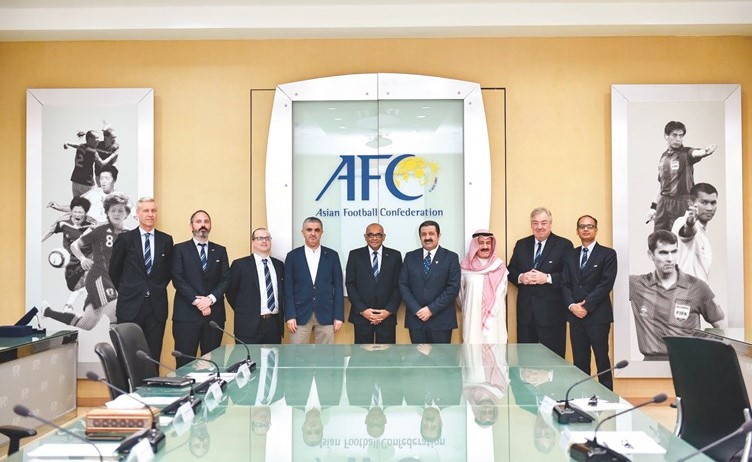 اليوسف وأبل والكندري مع مسؤولي الاتحاد الآسيوي﻿