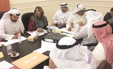 سارة فليطح تترأس اجتماع المزايدات بنادي النصر﻿