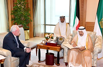 صاحب السمو الأمير الشيخ صباح الأحمد مستقبلا وزير الخارجية الفلسطيني رياض المالكي 