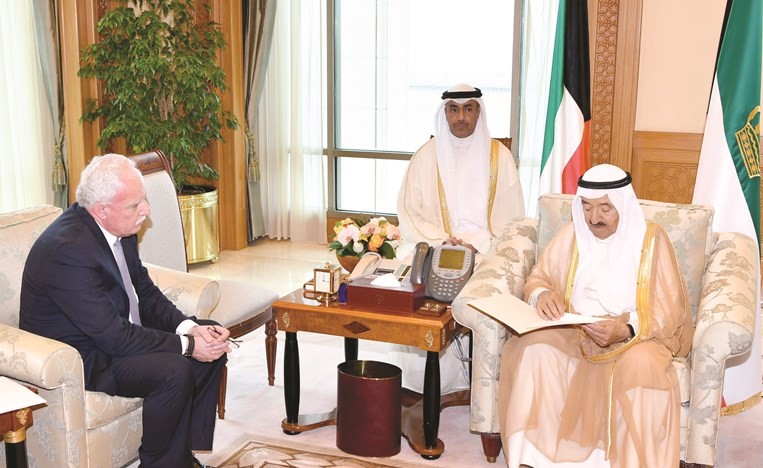 صاحب السمو الامير الشيخ صباح الاحمد خلال استقباله د.رياض المالكي﻿